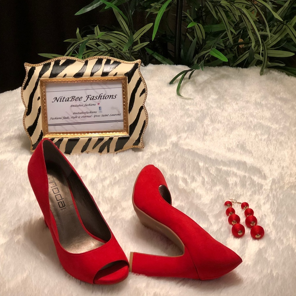 Moda Faux Suede Pumps